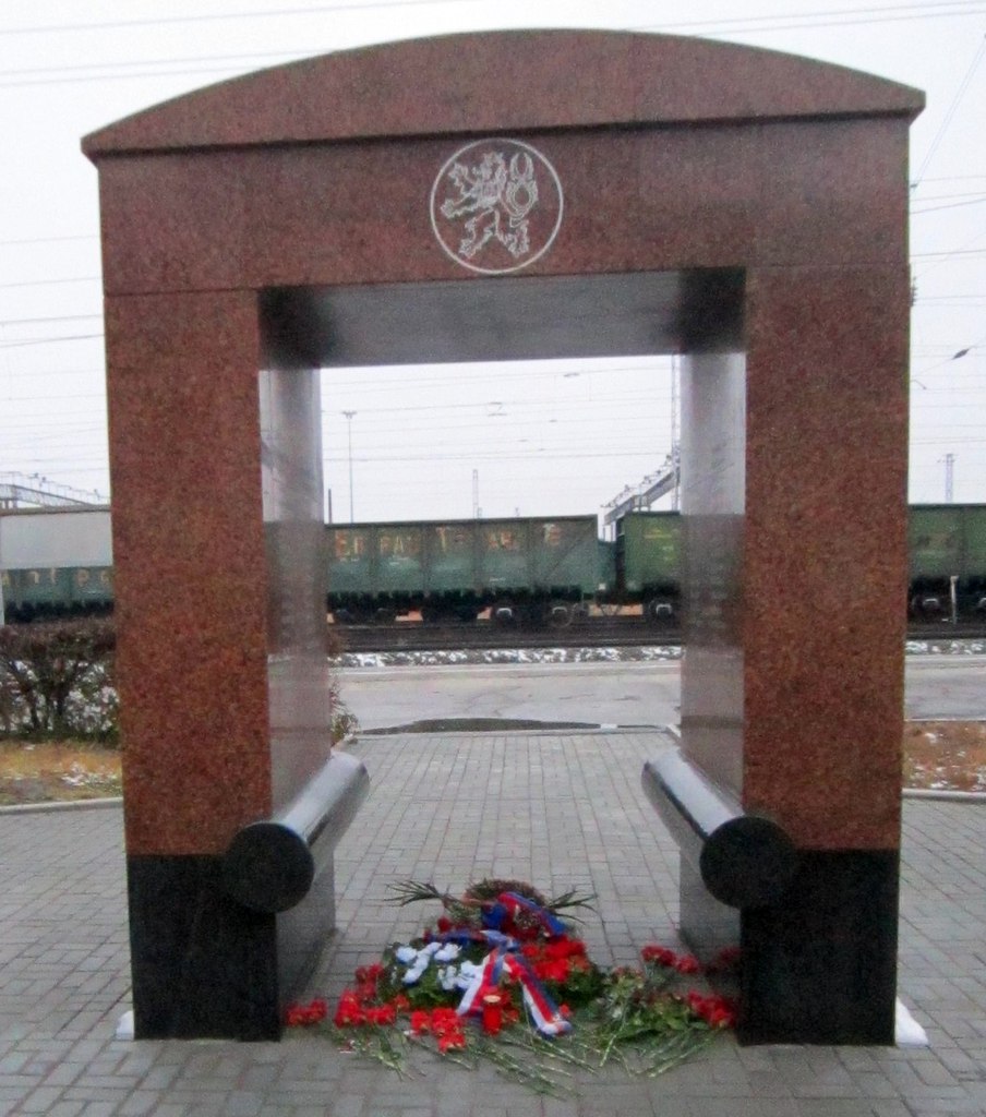Коммунисты в Пензе потребовали демонтировать памятник белочехам