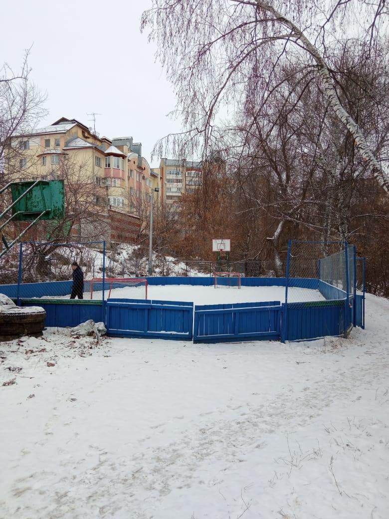 На ледовой площадке в Первомайском районе приготовились калечить детей