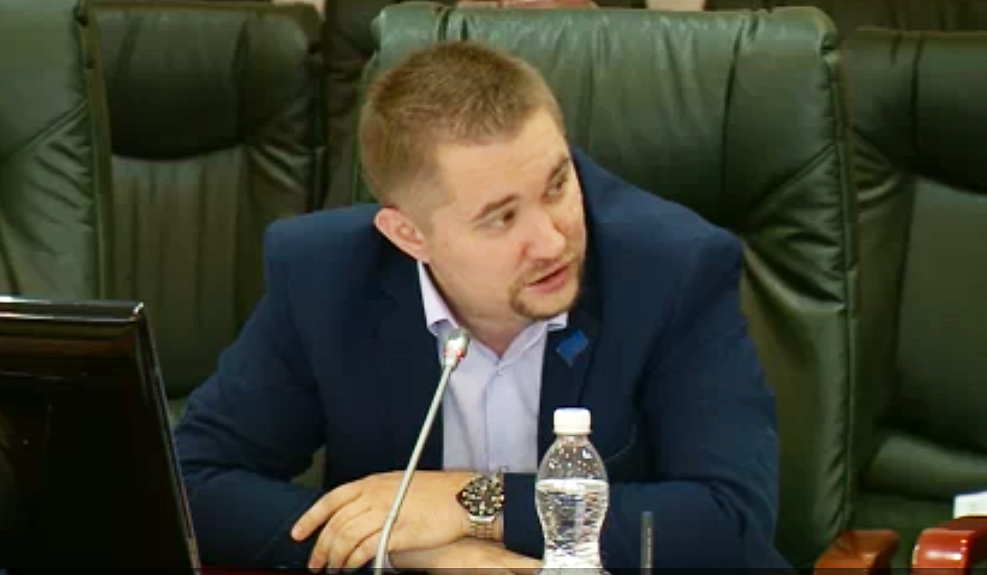 Депутат Гордумы от партии ЛДПР Павел Куликов покинул сессию