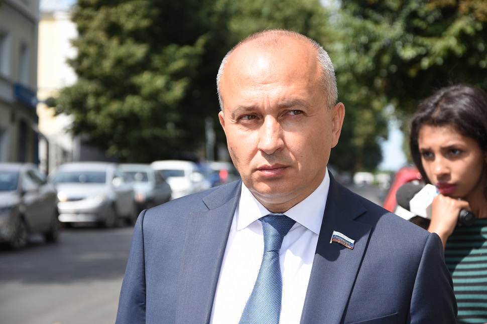 Депутат Зиновьев: “Лузгин пообещал восстановить липы на Московской”