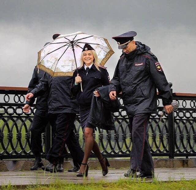 Полиция мокла под дождем. Заплатит ли Матвиенко?