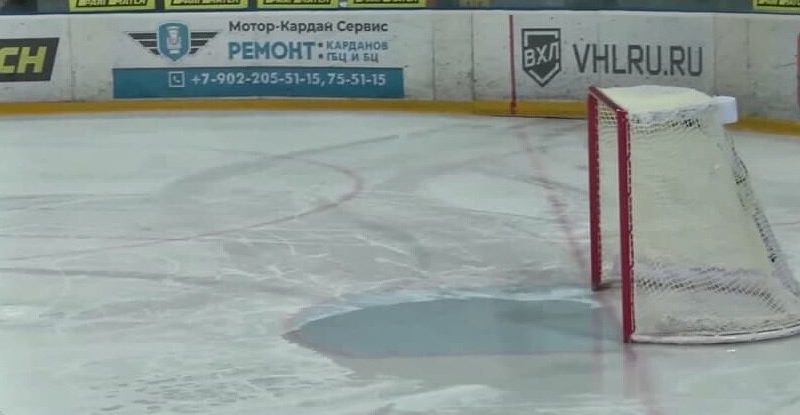 Вода на льду “Дизель Арены”. Хоккей или водное поло?