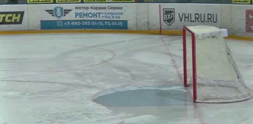 Вода на льду “Дизель Арены”. Хоккей или водное поло?