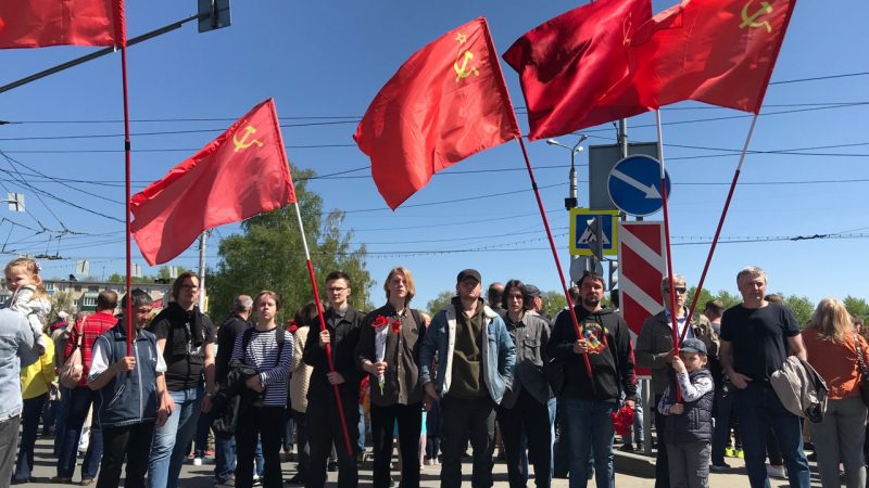 Активисты Пензы возложили цветы к Вечному огню в День Победы